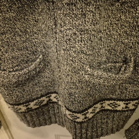 Perfect for Fall, kntted sweater - Picture 3 of 4